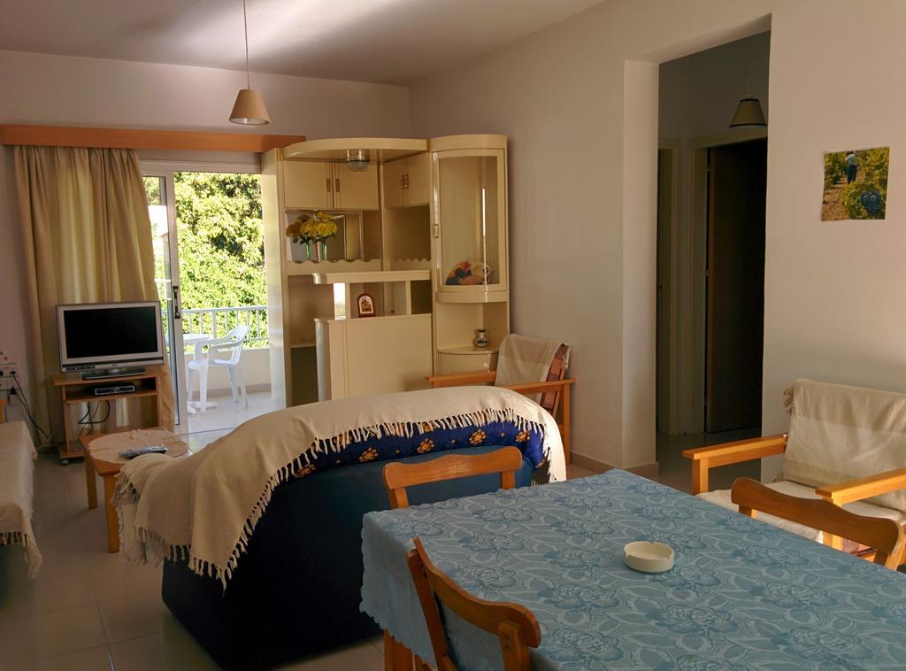 Zoe'S Court Aparthotel Klorakas Eksteriør bilde